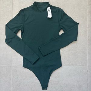 Abercrombie bodysuit NWT💚